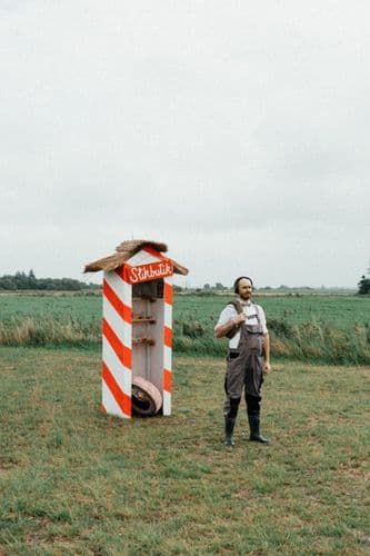 Gebärdensprachdolmetscher:in